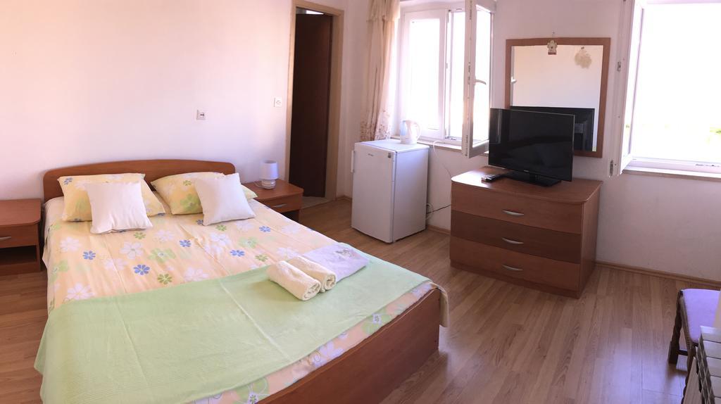 Guesthouse Cipre 룸바르다 외부 사진