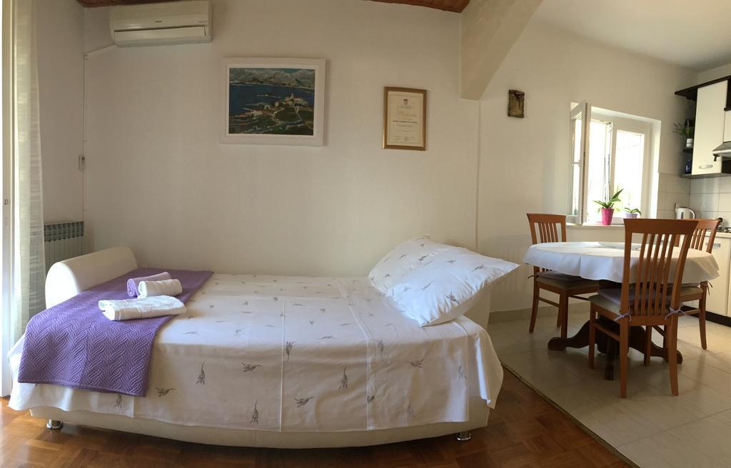 Guesthouse Cipre 룸바르다 외부 사진