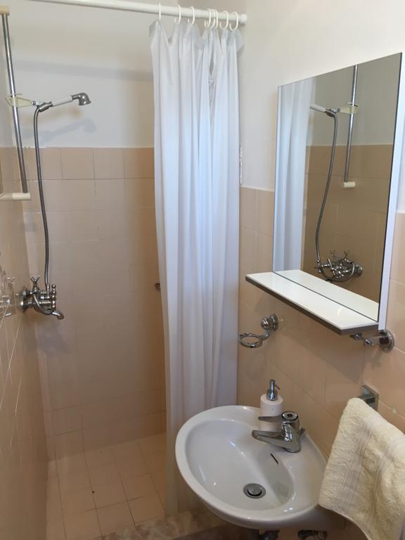Guesthouse Cipre 룸바르다 외부 사진